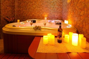 Couples treatment rooms, sauna, hot stone massages, deep-tissue massages
