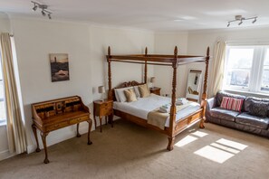 Suite (Four Poster Bed) | Tabla de planchar con plancha y wifi gratis
