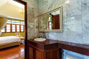 7 Bedroom Luxury Villa with 7 double beds | 7 habitaciones, ropa de cama de alta calidad y minibar 