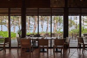 Breakfast, lunch, dinner served; international cuisine - Arumdalu Private Resort (Tanjung Pandan)