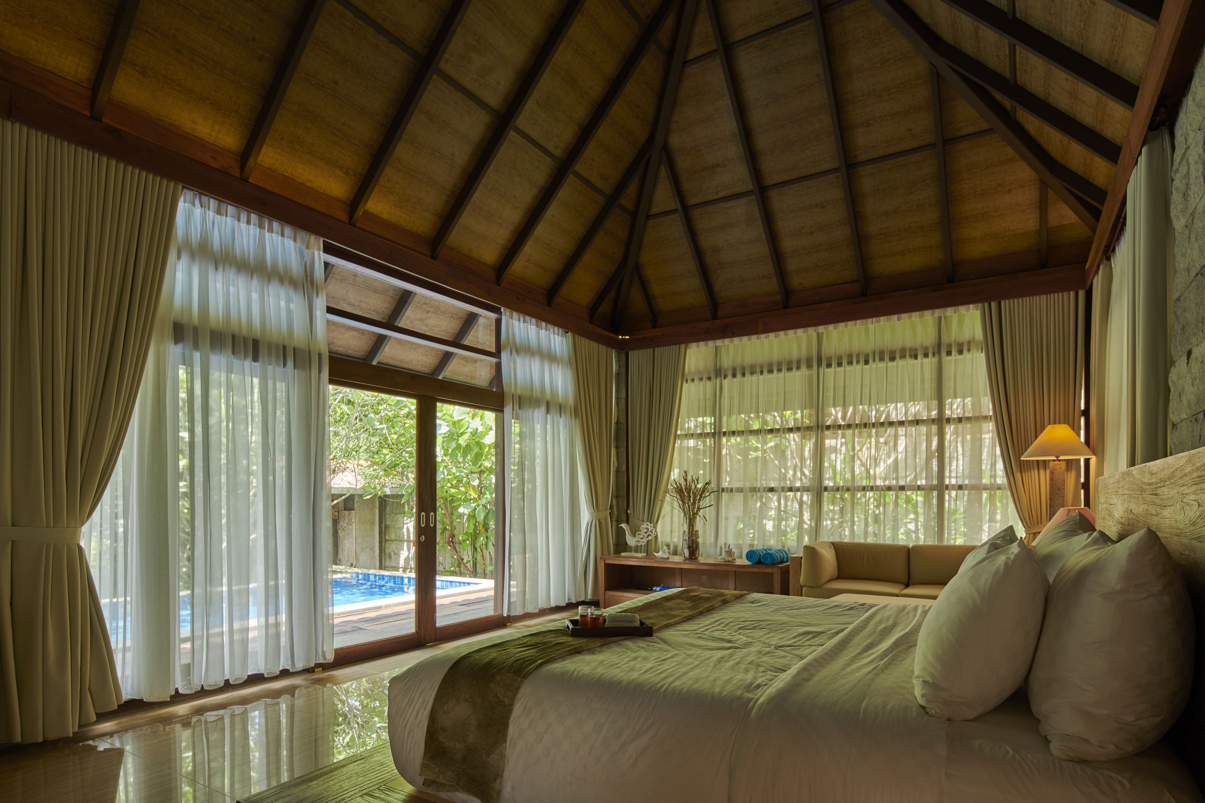 Free minibar, in-room safe, desk, soundproofing