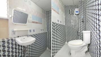 Phòng đôi Tiêu chuẩn | Phòng tắm | Buồng tắm vòi sen, khăn tắm