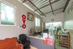 Reception - OYO 471 Sunshine Apartment (Bangkok)