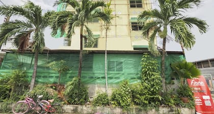 OYO 471 Sunshine Apartment
