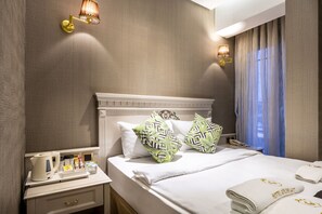 Economy Room | Terrace/patio - Hotel Goldengate (Istanbul)