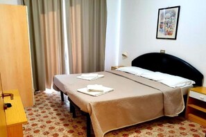 In-room safe, cots/infant beds, rollaway beds - Stradiot (Rimini)