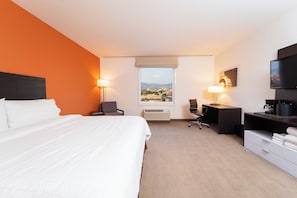 Standard Room, 1 King Bed | Premium bedding, in-room safe, desk, laptop workspace