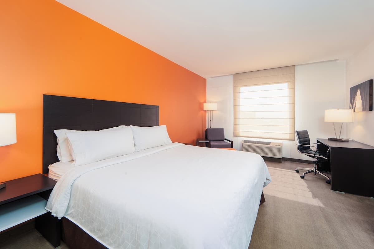 Habitación estándar, 1 cama King size | Ropa de cama de alta calidad y caja de seguridad en la habitación