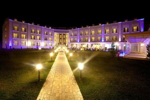 Front of property - evening/night - Premier Inn Sakarya (Erenler)