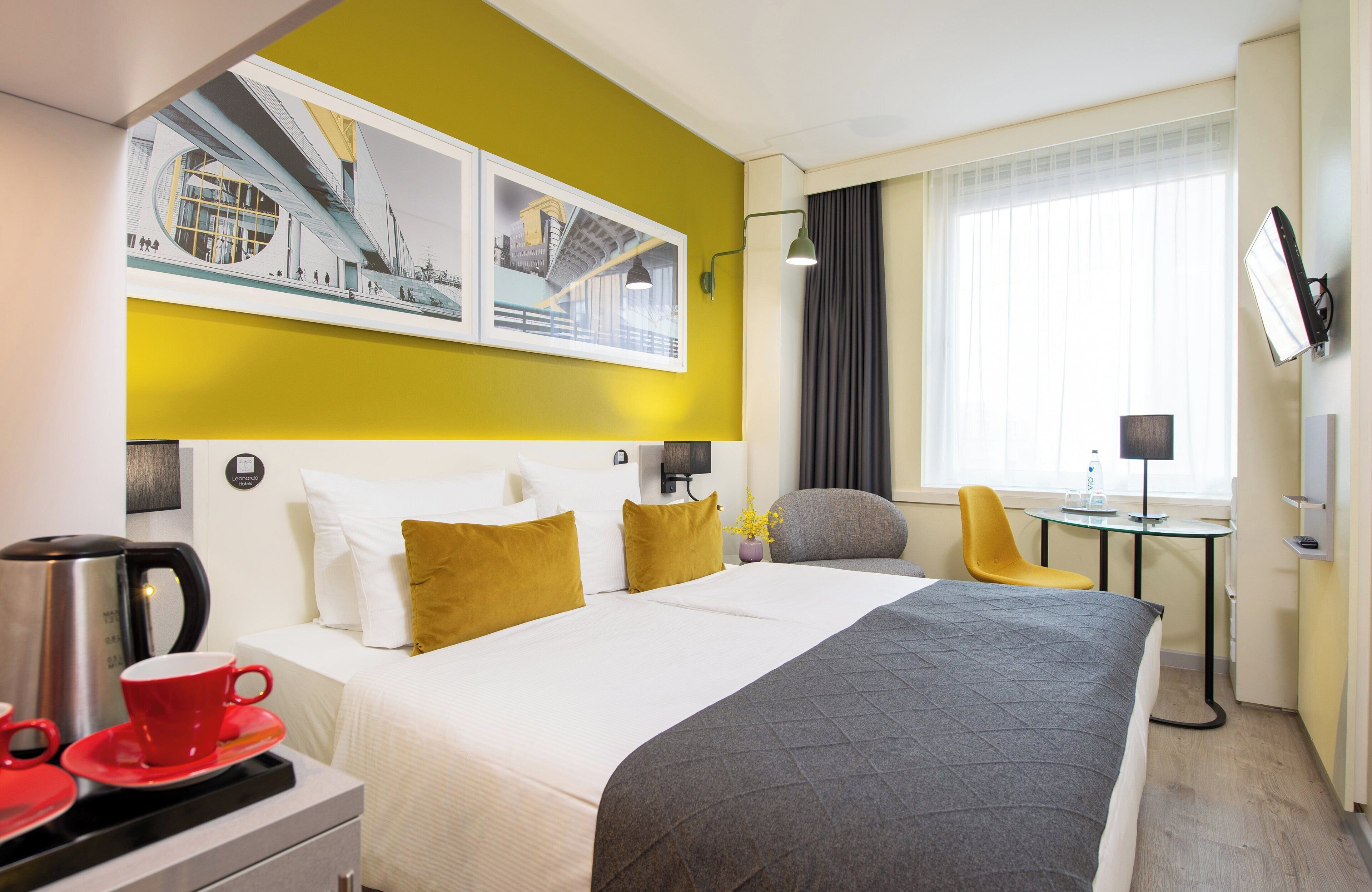 Comfort Room | In-room safe, desk, rollaway beds (surcharge), WiFi (free)