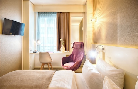 Comfort Room | In-room safe, desk, rollaway beds, free WiFi