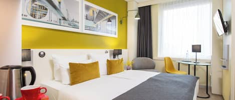 Comfort Room | In-room safe, desk, rollaway beds, free WiFi
