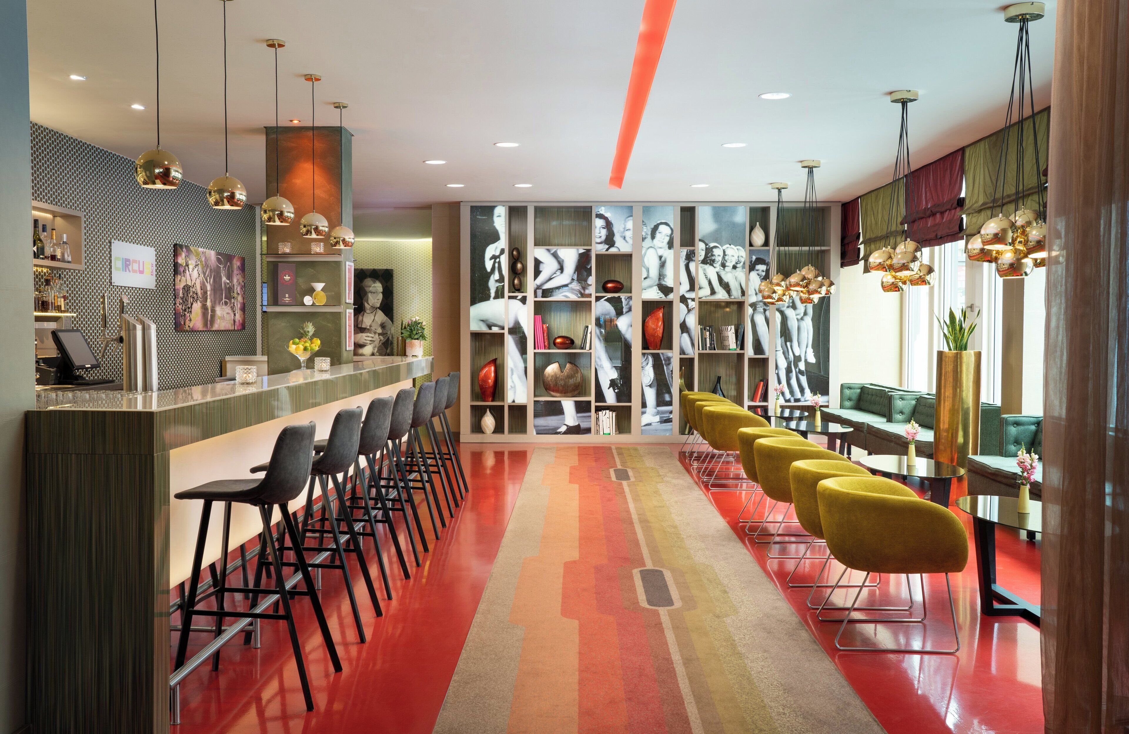 Bar (trong khuôn viên)