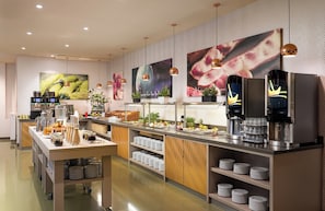 Buffet déjeuner (22 EUR par personne)