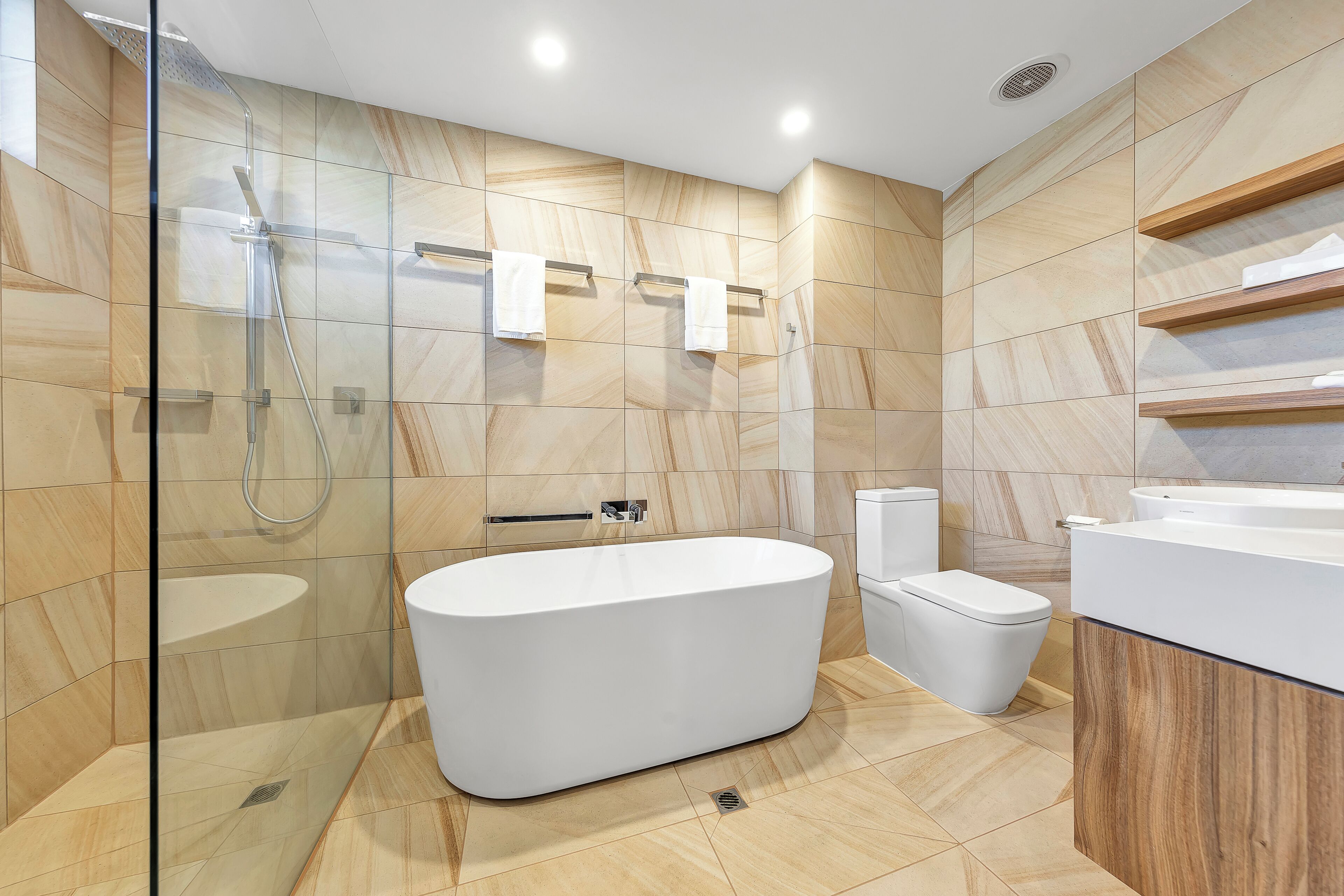Appartement Standard, 2 chambres, non-fumeurs, salle de bains commune (Apartment) | Salle de bain | Articles de toilette gratuits, sèche-cheveux, serviettes fournies