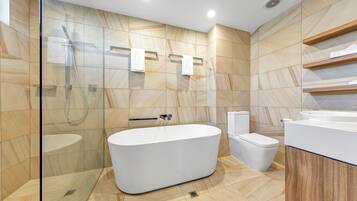 Appartement Standard, 2 chambres, non-fumeurs, salle de bains commune (Apartment) | Salle de bain | Articles de toilette gratuits, sĂšche-cheveux, serviettes fournies
