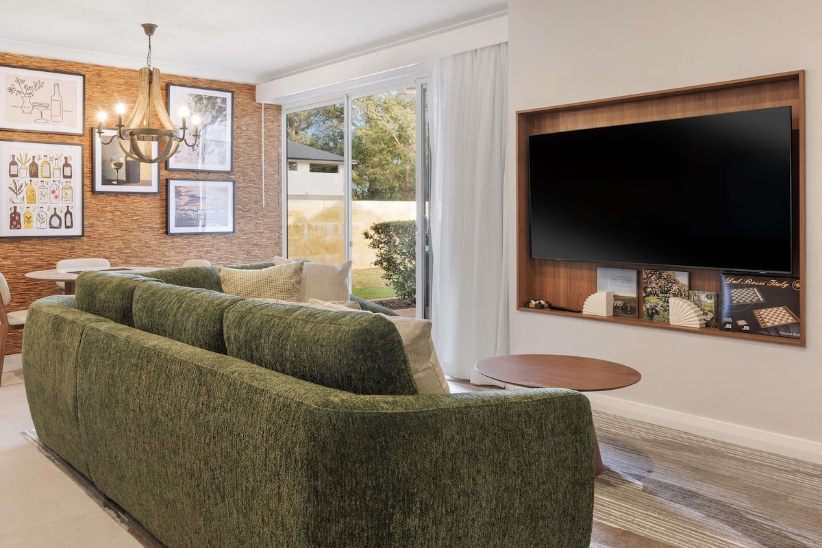 Apartment, 1 Bedroom | In-room safe, cots/infant beds, WiFi, bed sheets