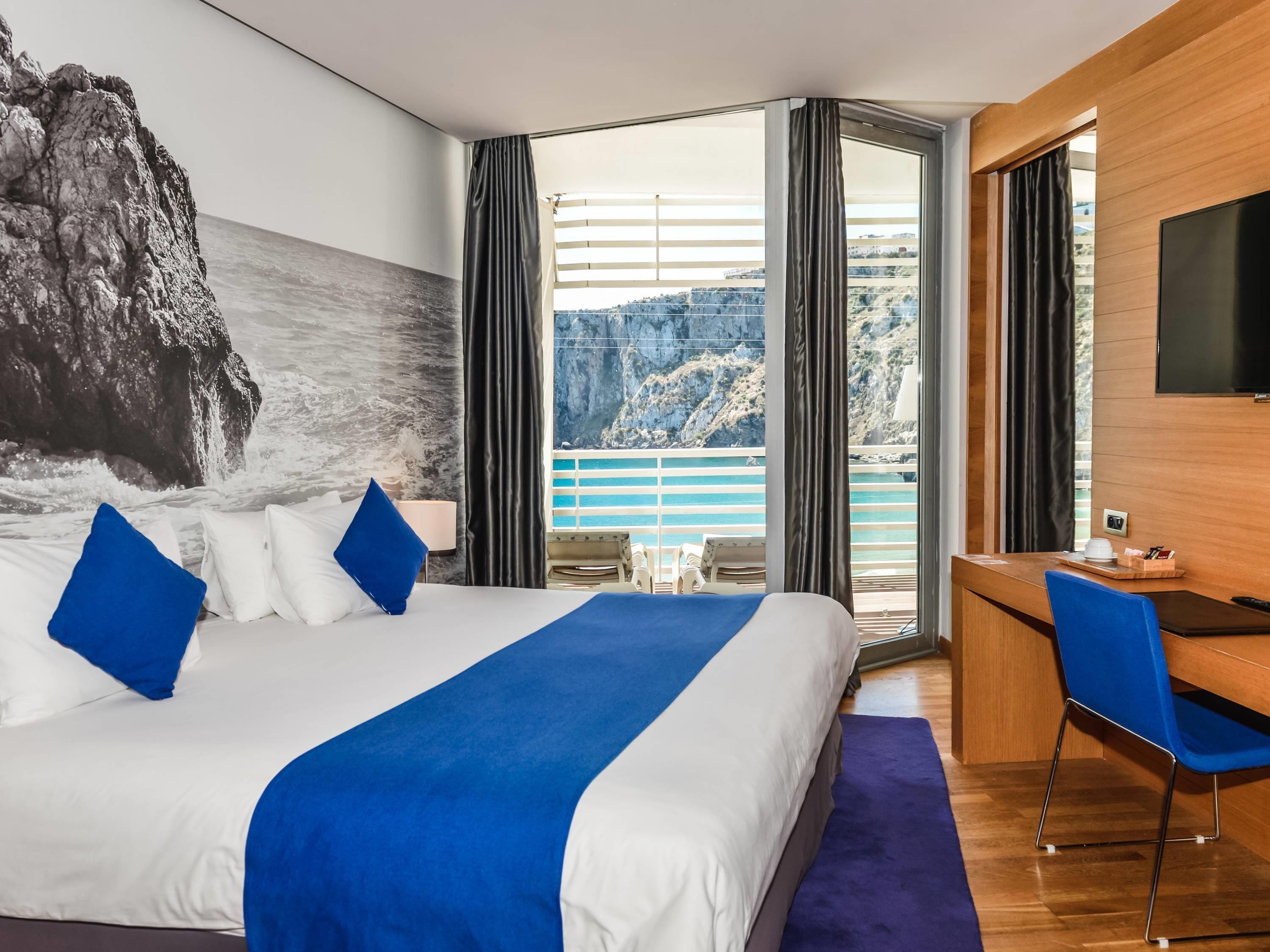 Superior Suite, 1 Twin Bed, Balcony, Sea View | In-room safe, desk, blackout drapes, soundproofing