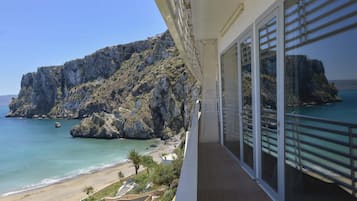 Appartamento, 2 camere da letto, balcone | 1 camera, una cassaforte in camera, una scrivania, tende oscuranti