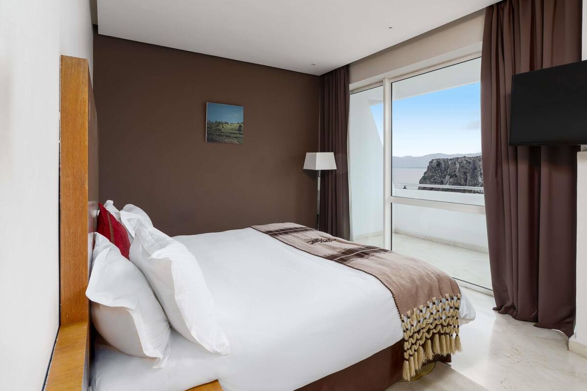 In-room safe, desk, blackout curtains, soundproofing