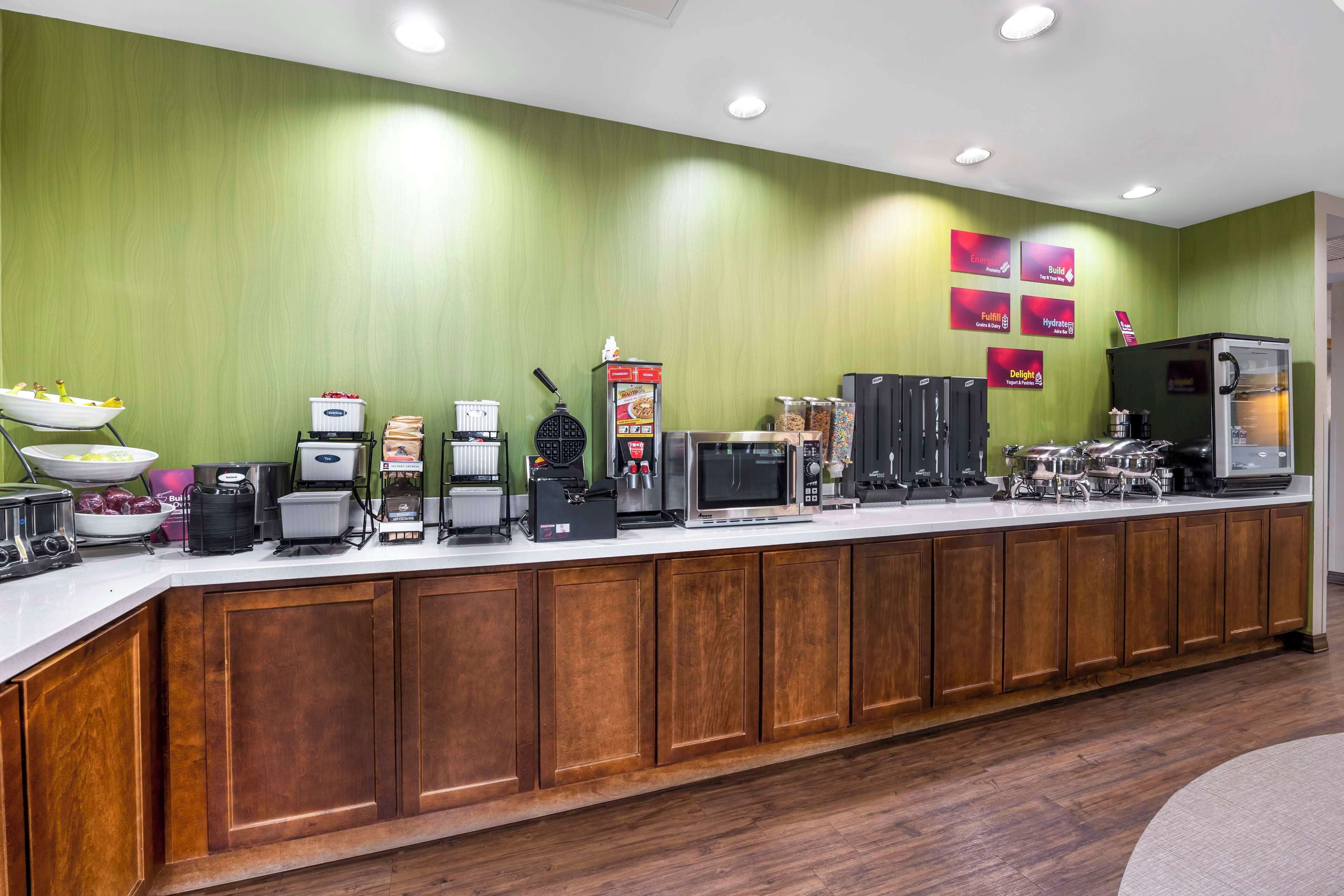 free daily full breakfast