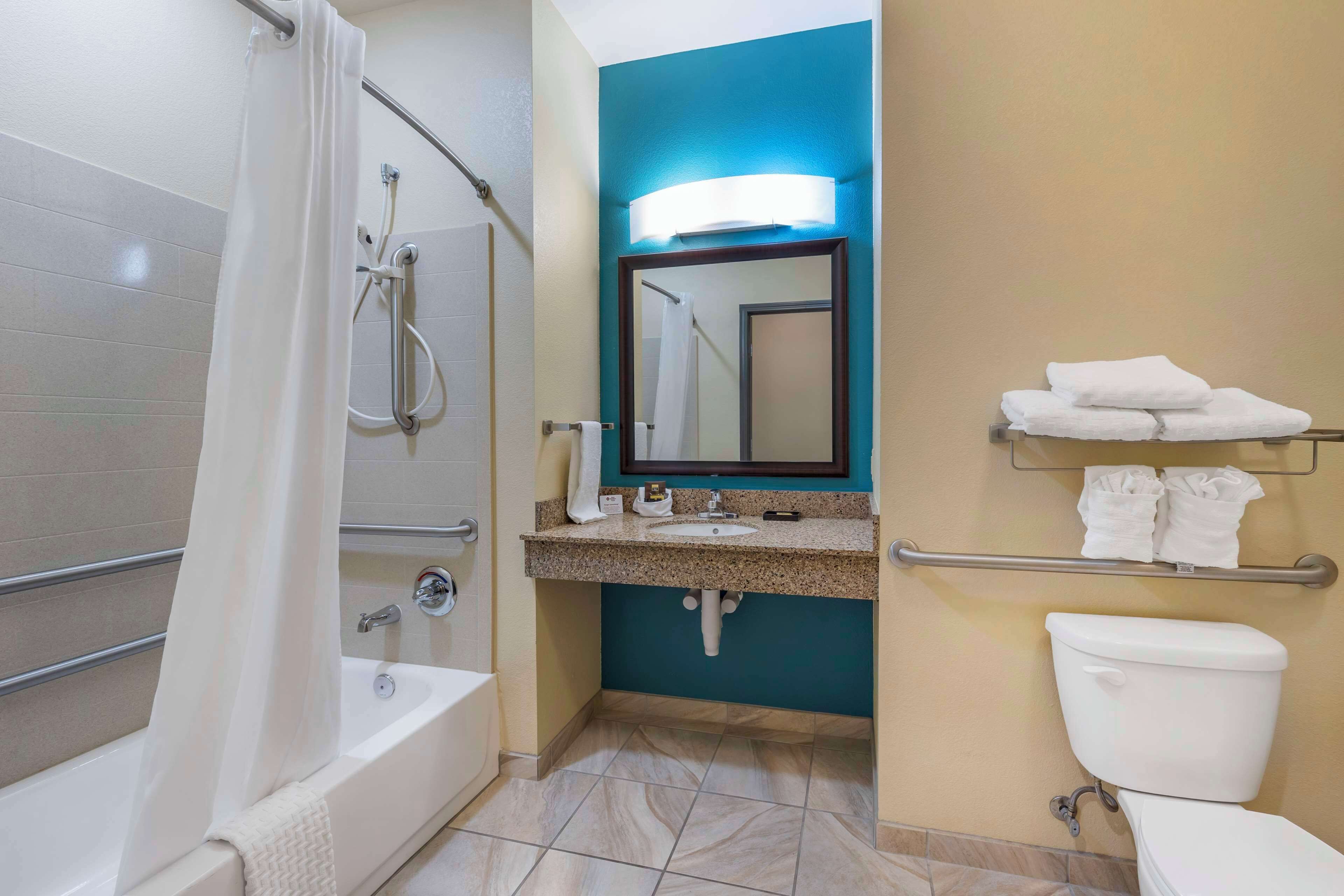 combined shower/bathtub, free toiletries, hair dryer, towels