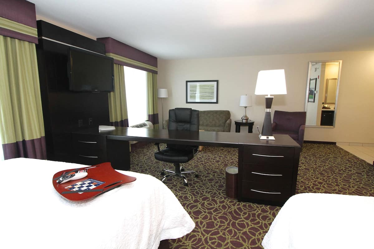 Studio, 2 Queen Beds, Refrigerator & Microwave