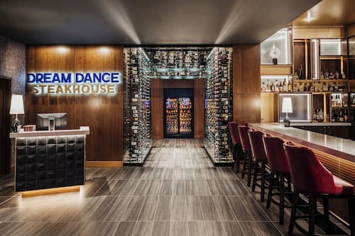 7 restaurants, breakfast, lunch, dinner served; American cuisine