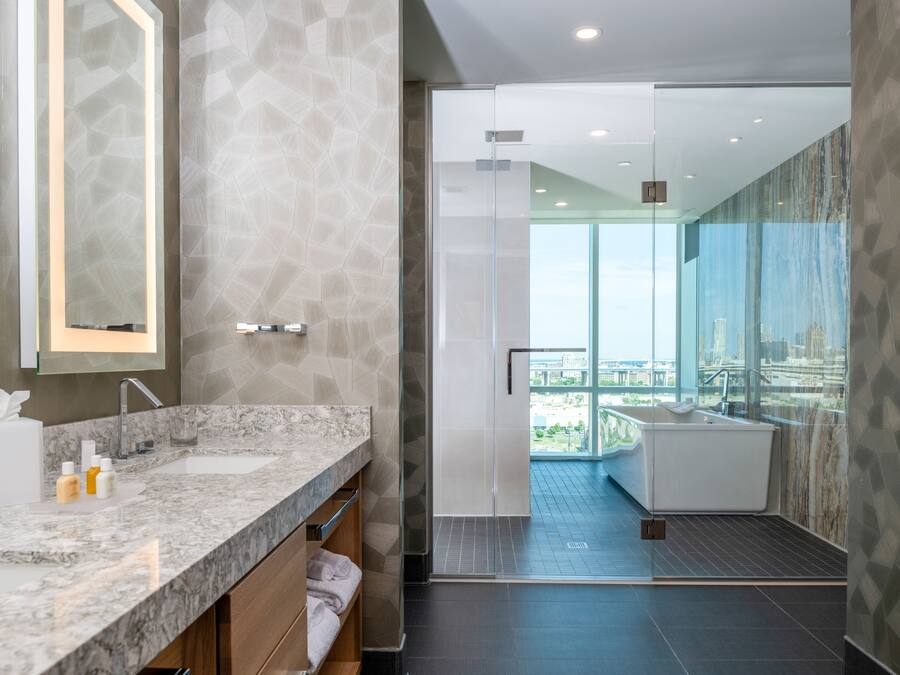 Suite Mewah, sudut | Kamar mandi | Perlengkapan mandi gratis, pengering rambut, handuk, dan sabun