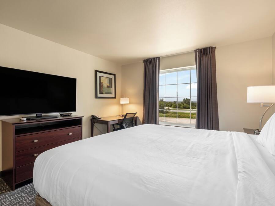 Premium bedding, pillowtop beds, in-room safe, desk