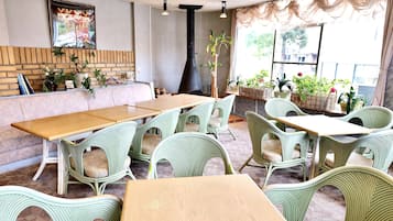 ラウンジ