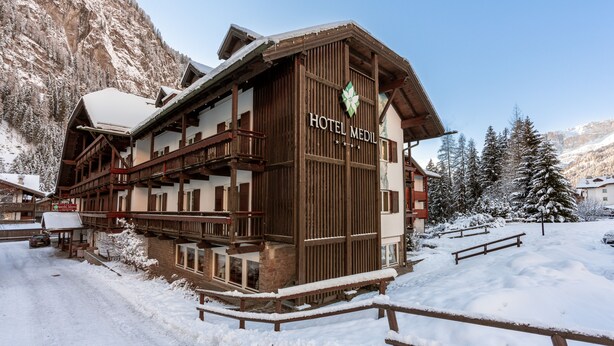 Front of property - Hotel Medil (Campitello di Fassa)