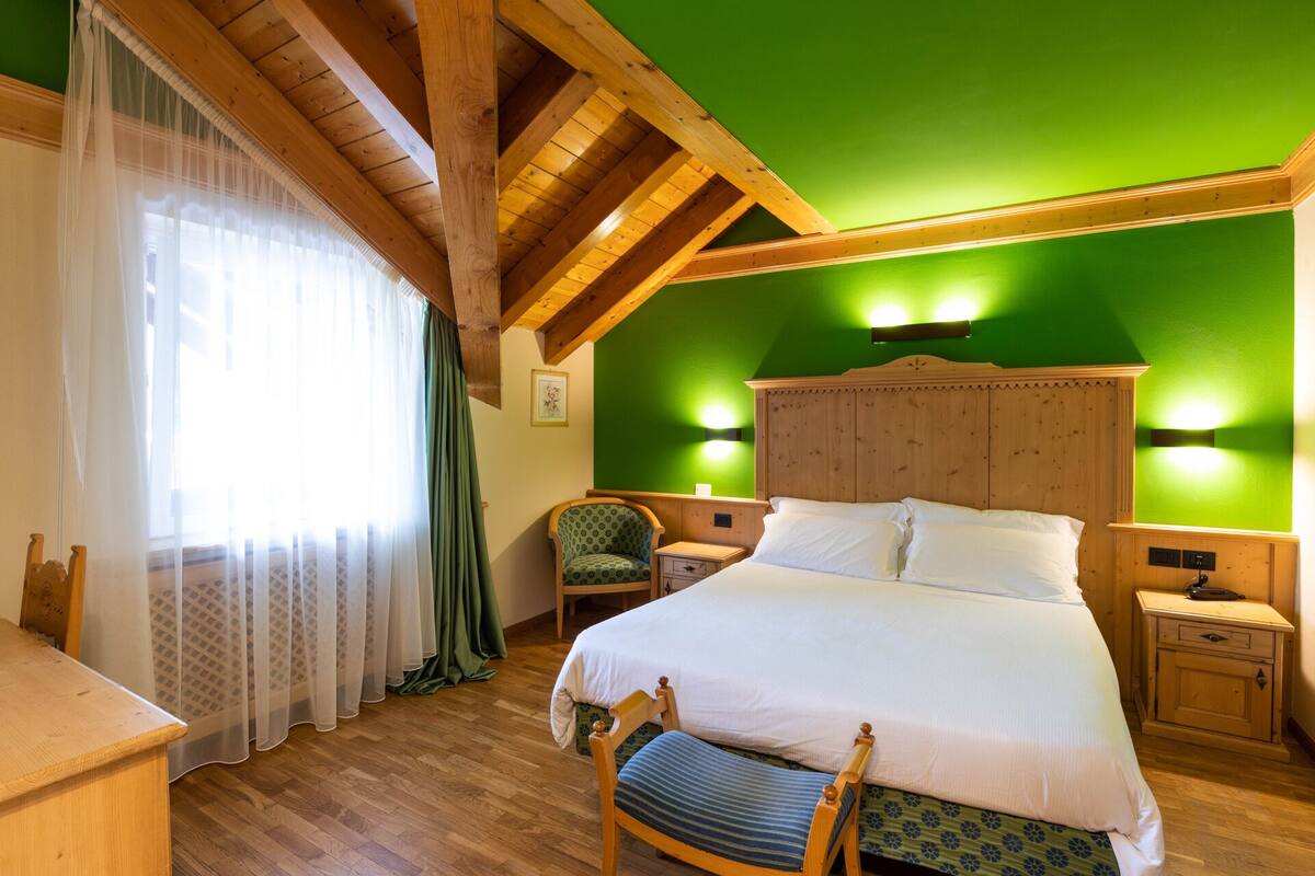 Suite | Ropa de cama hipoalergénica y minibar