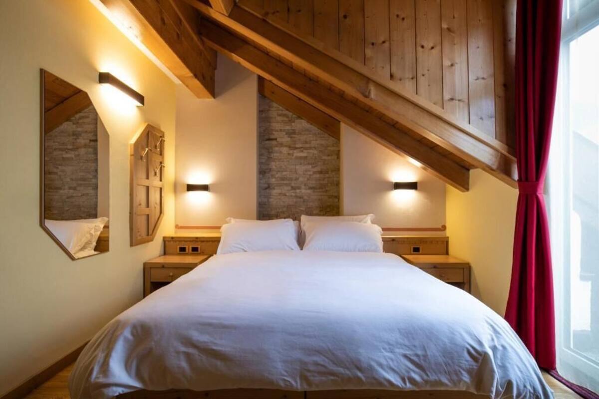 Habitación estándar con 1 cama matrimonial o 2 individuales | Ropa de cama hipoalergénica y minibar