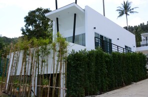 المنطقة المحيطة بالمنشأة