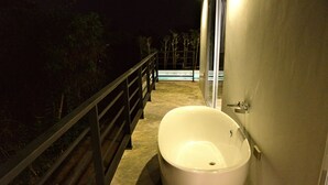 Villa, 2 Bedrooms | Deep-soaking bathtub - Villa The Graham (Koh Samui)
