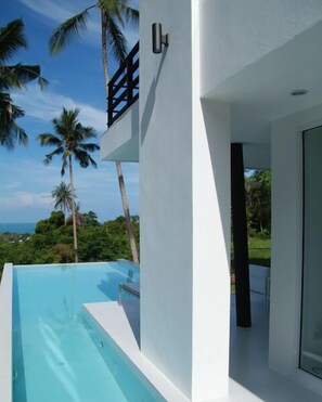 Outdoor pool, pool loungers - The XXL (Koh Samui)