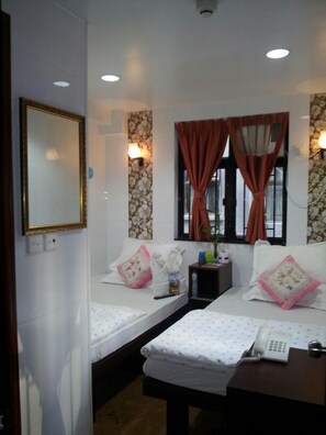 Family Room | Free WiFi, wheelchair access - New London Hostel (Kowloon)