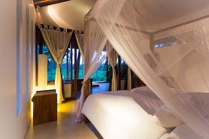 1 bedroom, Egyptian cotton sheets, premium bedding, pillowtop beds