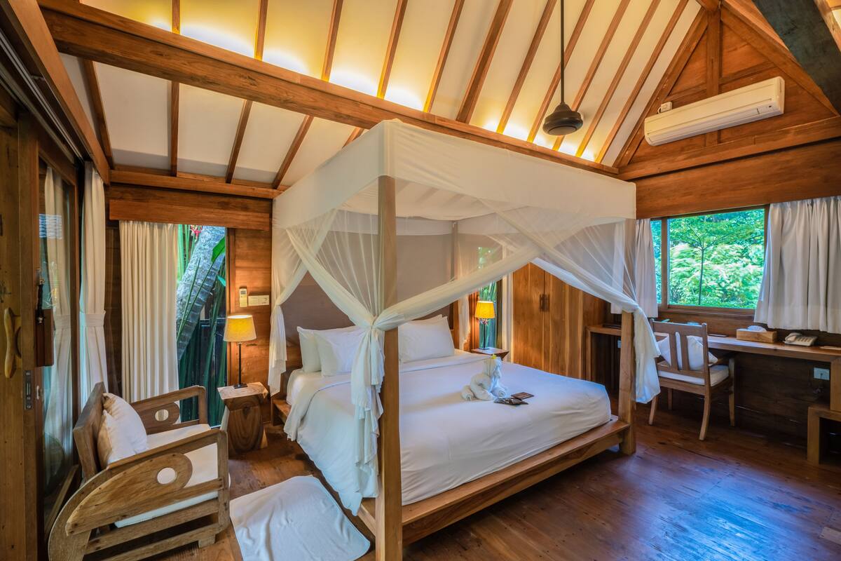 1 bedroom, Egyptian cotton sheets, premium bedding, pillowtop beds