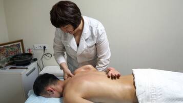 Sauna, 3 treatment rooms, manicures and pedicures
