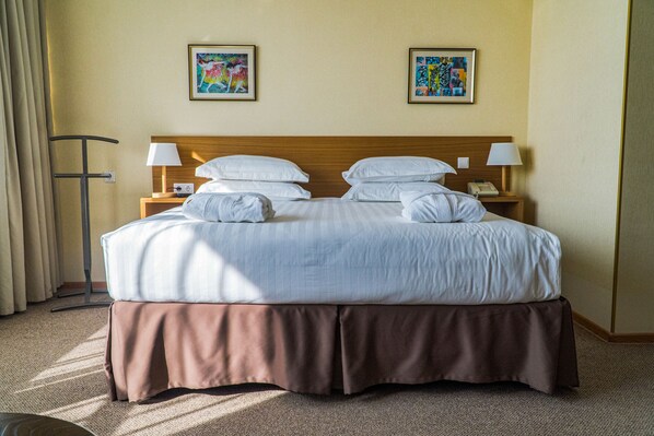 Superior-Doppelzimmer | Hochwertige Bettwaren, Betten mit Memory-Foam-Matratzen, Minibar