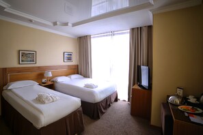 1 bedroom, premium bedding, memory-foam beds, minibar