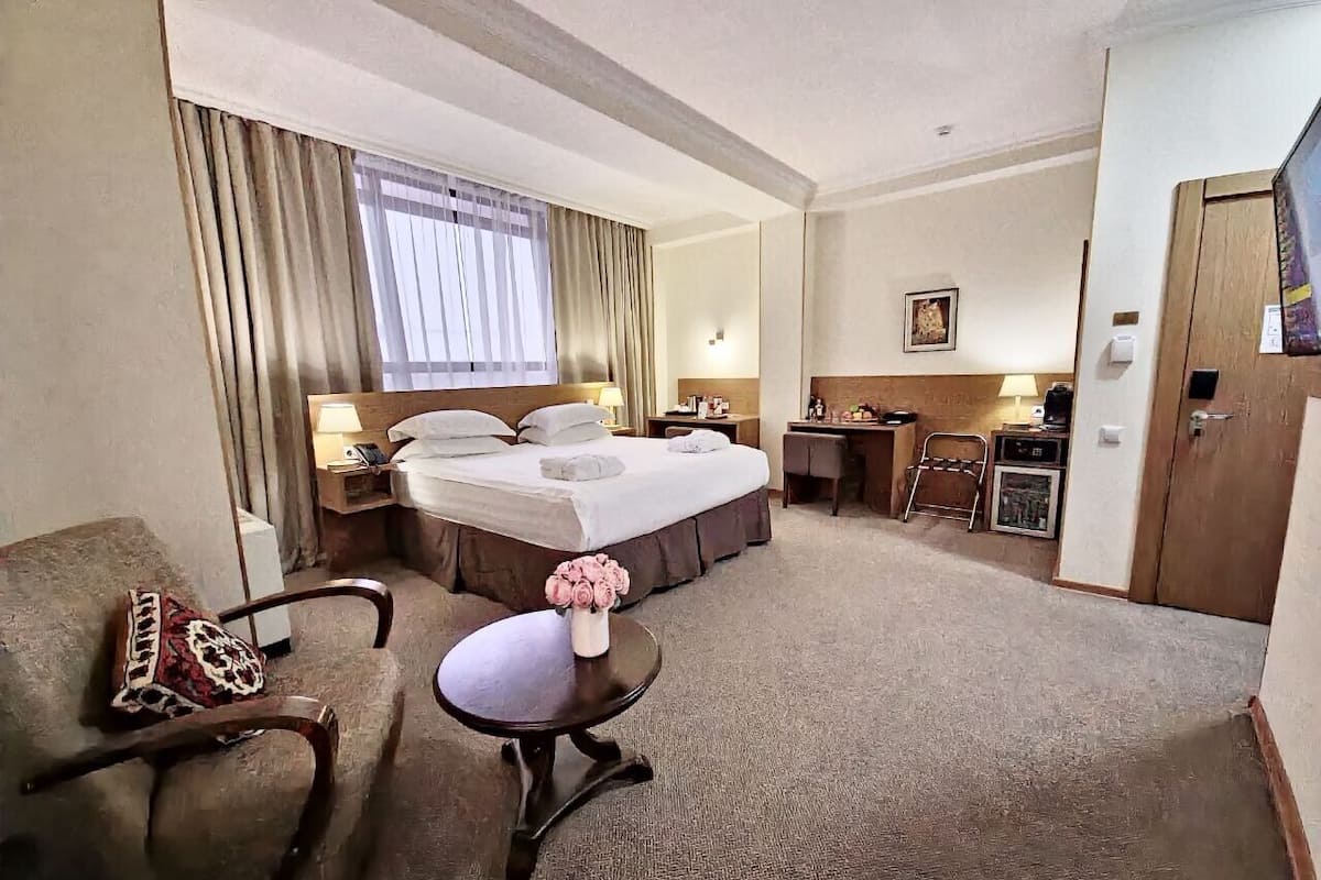 Superior tweepersoonskamer | Luxe beddengoed, bedden met traagschuimmatrassen, een minibar