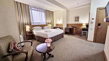Superior-Doppelzimmer | Hochwertige Bettwaren, Betten mit Memory-Foam-Matratzen, Minibar
