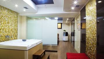 Sauna, 3 treatment rooms, manicures and pedicures