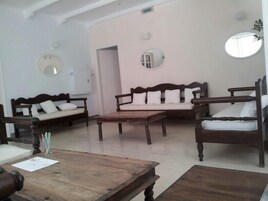 Área de estar no saguão