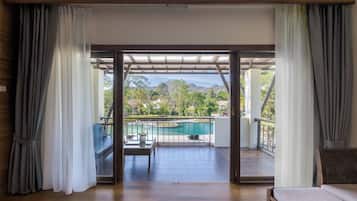 Deluxe Mountain View Twin Bed | Free minibar items, in-room safe, free cribs/infant beds, free WiFi