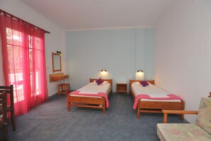 Desk, free cots/infant beds, rollaway beds - Kantaros Apartments (Corfu)