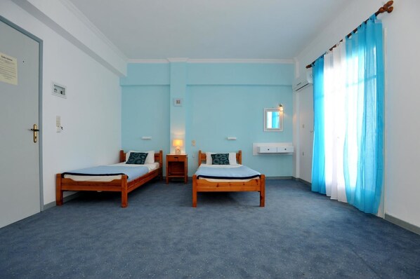 Desk, free cribs/infant beds, rollaway beds - Kantaros Apartments (Corfu)